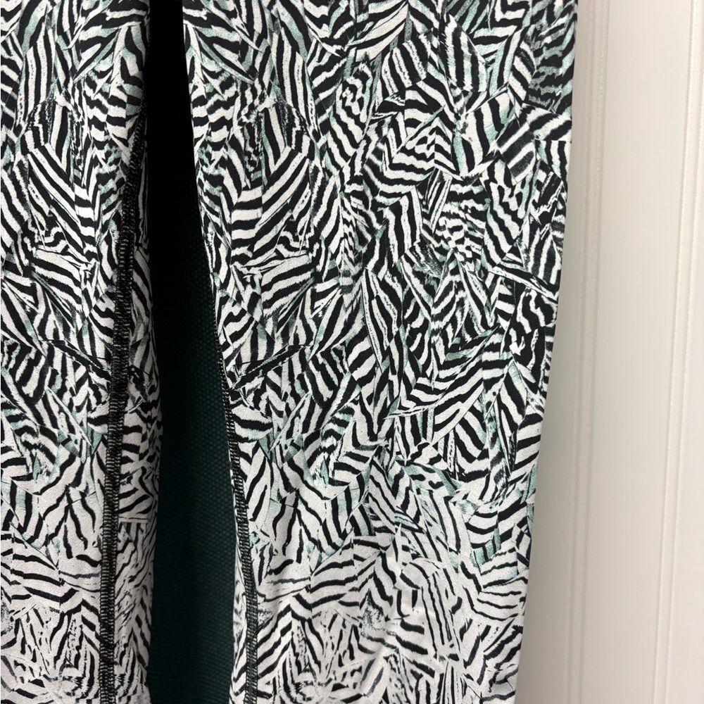Lululemon Wunder Under Hi-Rise Pants "Dazzle" Alpine Black, White & Green Size 6 - Picture 9 of 9